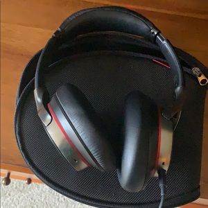 Sony MDR10 Noise Canceling wired headphones black